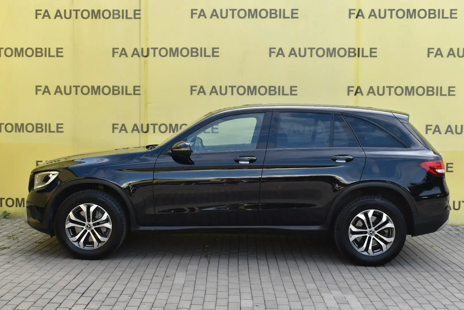 Mercedes-Benz GLC 220 d 4Matic/NAVI/AHK/PDC/SHZ/ALU/KLIMA/ Schwarz - 2