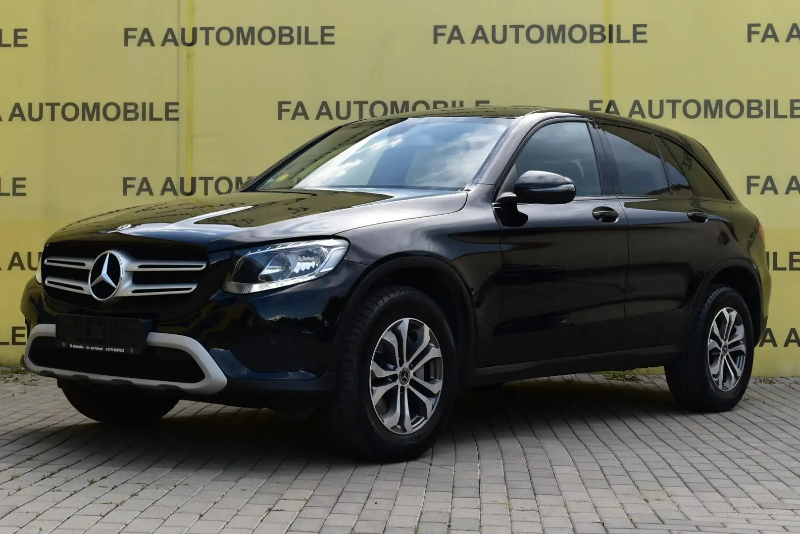Mercedes-Benz GLC 220 d 4Matic/NAVI/AHK/PDC/SHZ/ALU/KLIMA/ Schwarz - 1