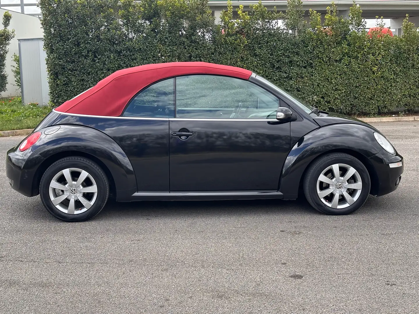 Volkswagen New Beetle New Beetle Cabrio 1.9 tdi limited Red Edition Schwarz - 2