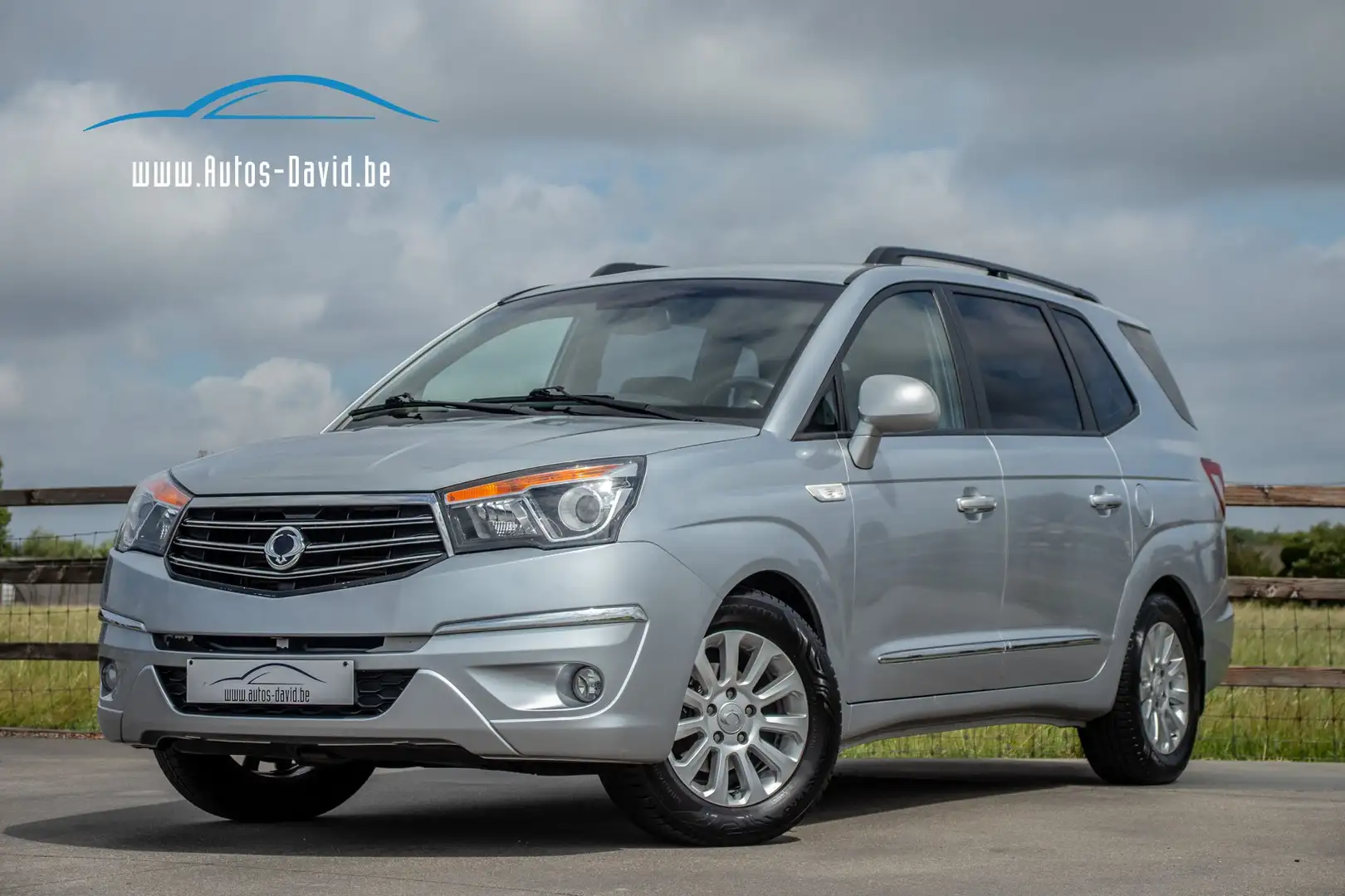 SsangYong Rodius 2.0 e-XDi200 Aut. 7 Plaats / CAMERA / TREKHAAK Argent - 1