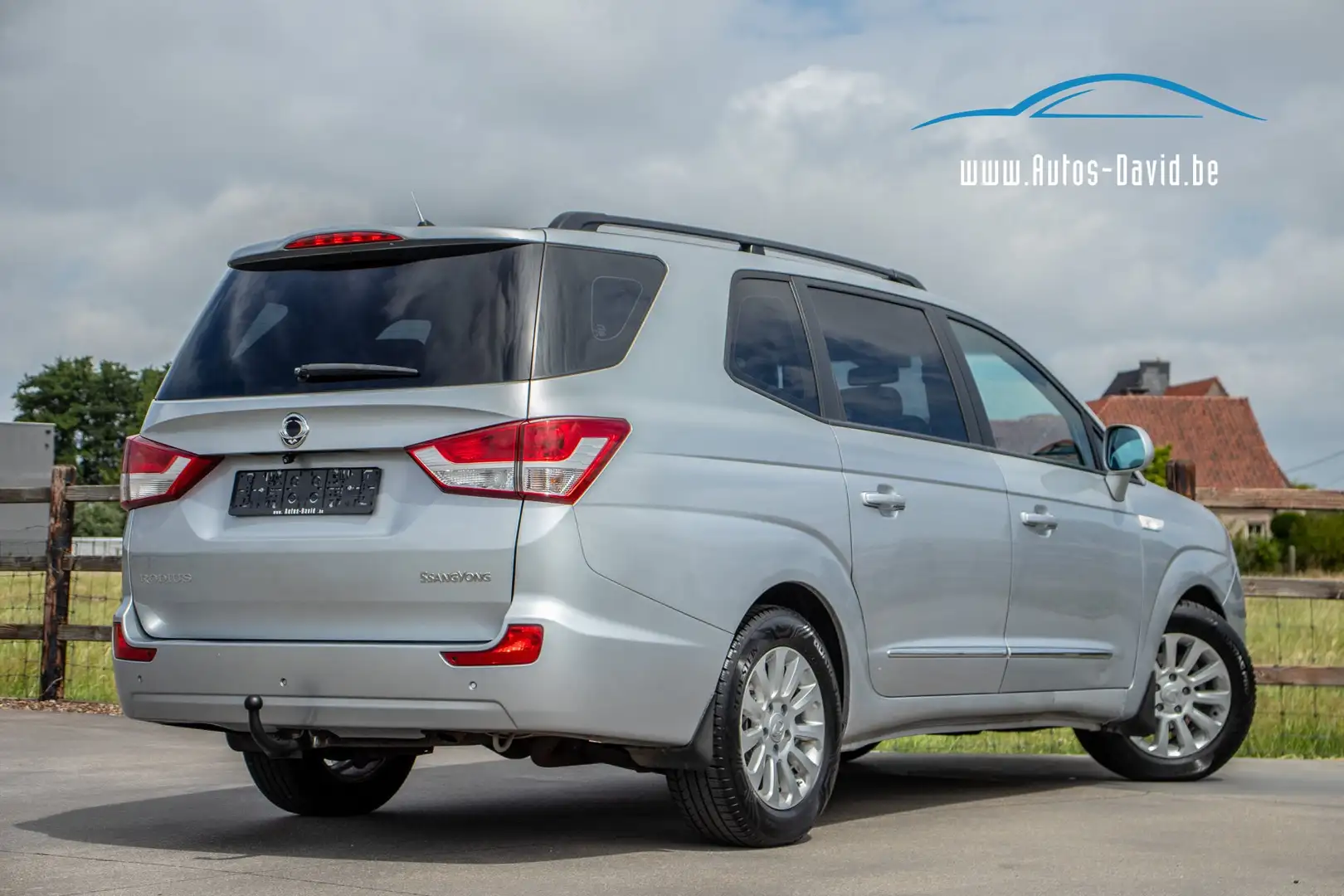 SsangYong Rodius 2.0 e-XDi200 Aut. 7 Plaats / CAMERA / TREKHAAK Argent - 2