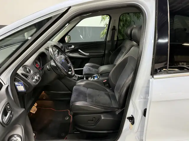 Ford S-Max view 11