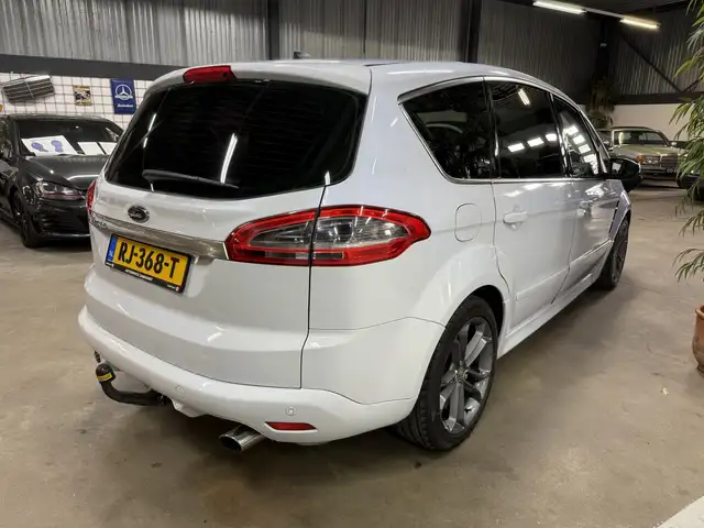 Ford S-Max view 4