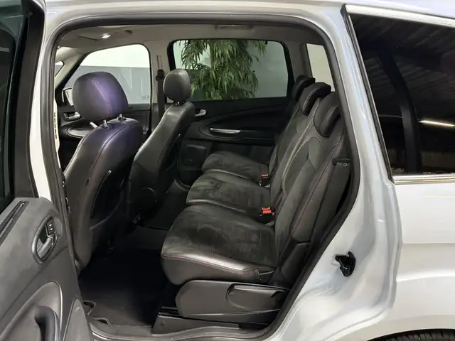 Ford S-Max view 12