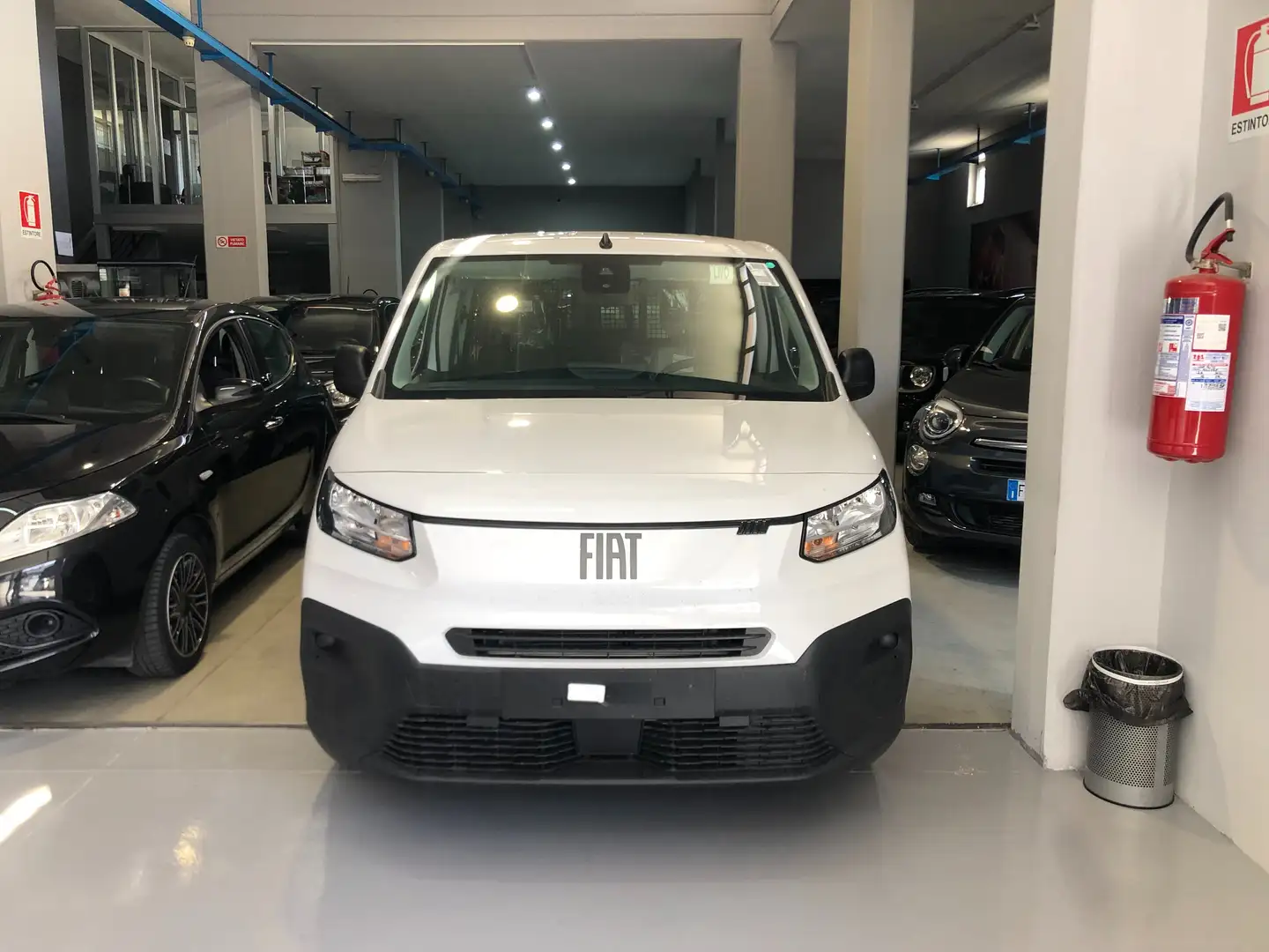 Fiat Doblo Passo Lungo 1.5 d 100cv Bianco - 1