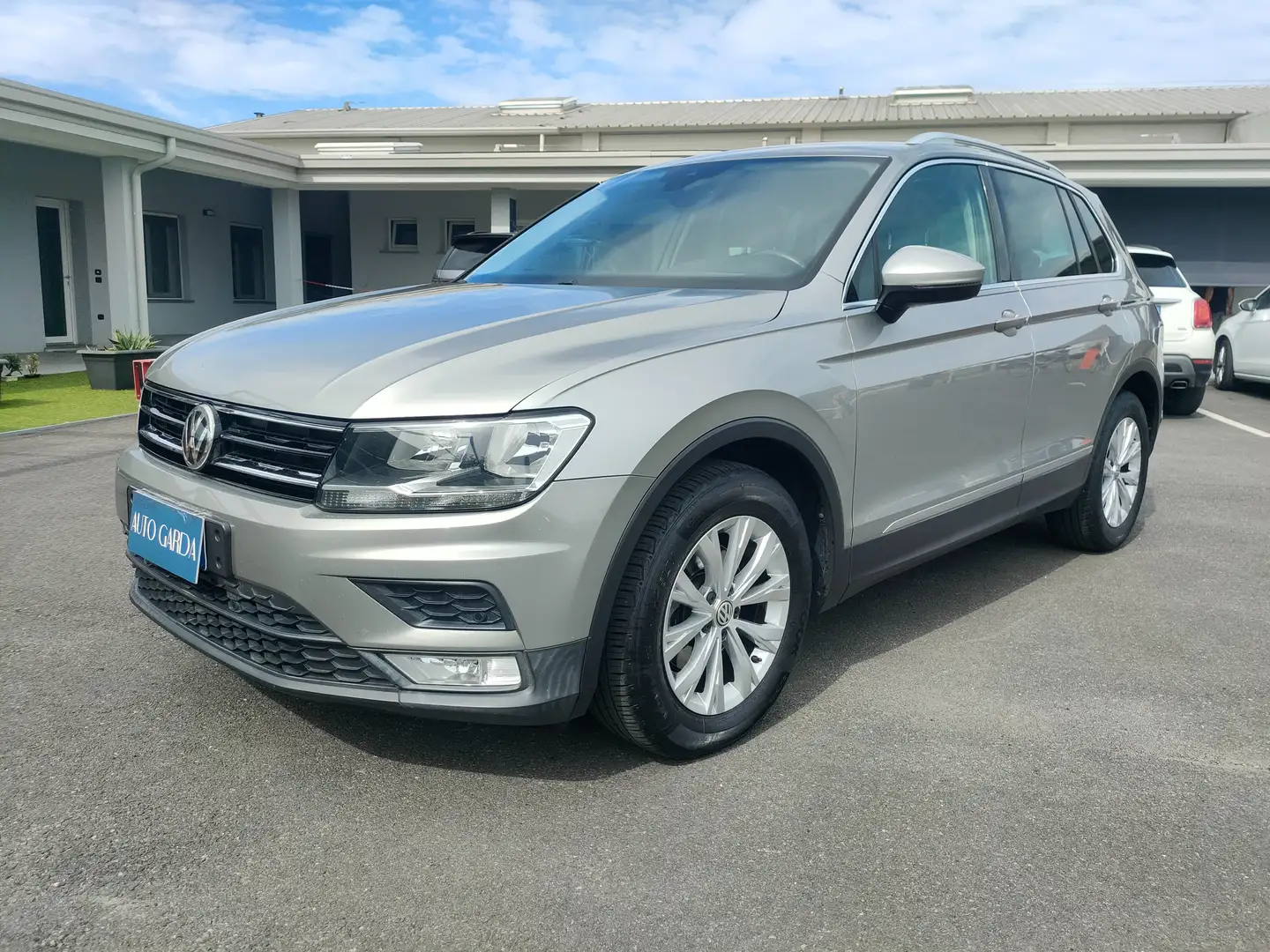 Volkswagen Tiguan II 2016 1.6 tdi Business 115cv NEOPATENTATI Gris - 1