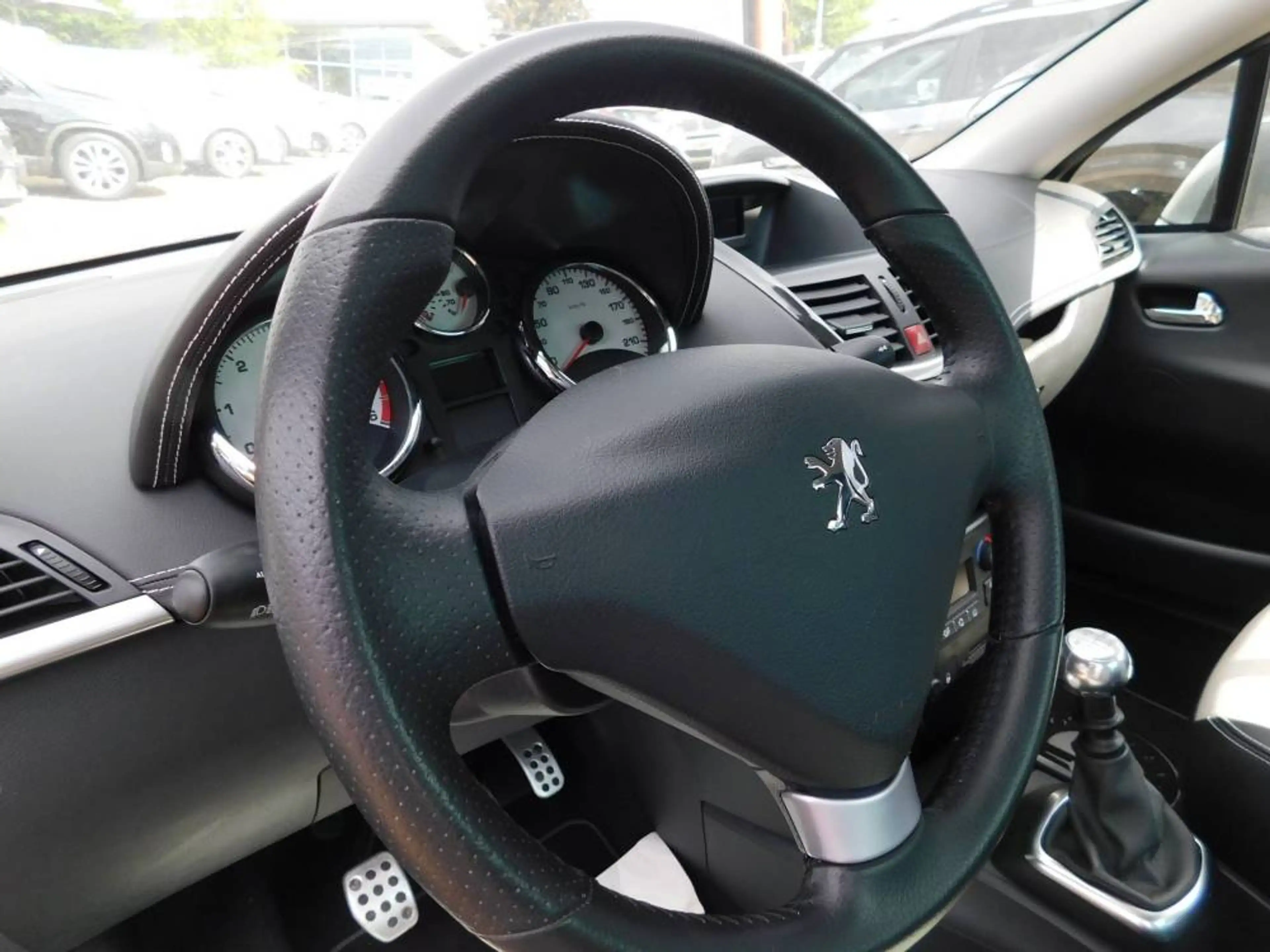 Peugeot 207 CC 1,6 — photo 14