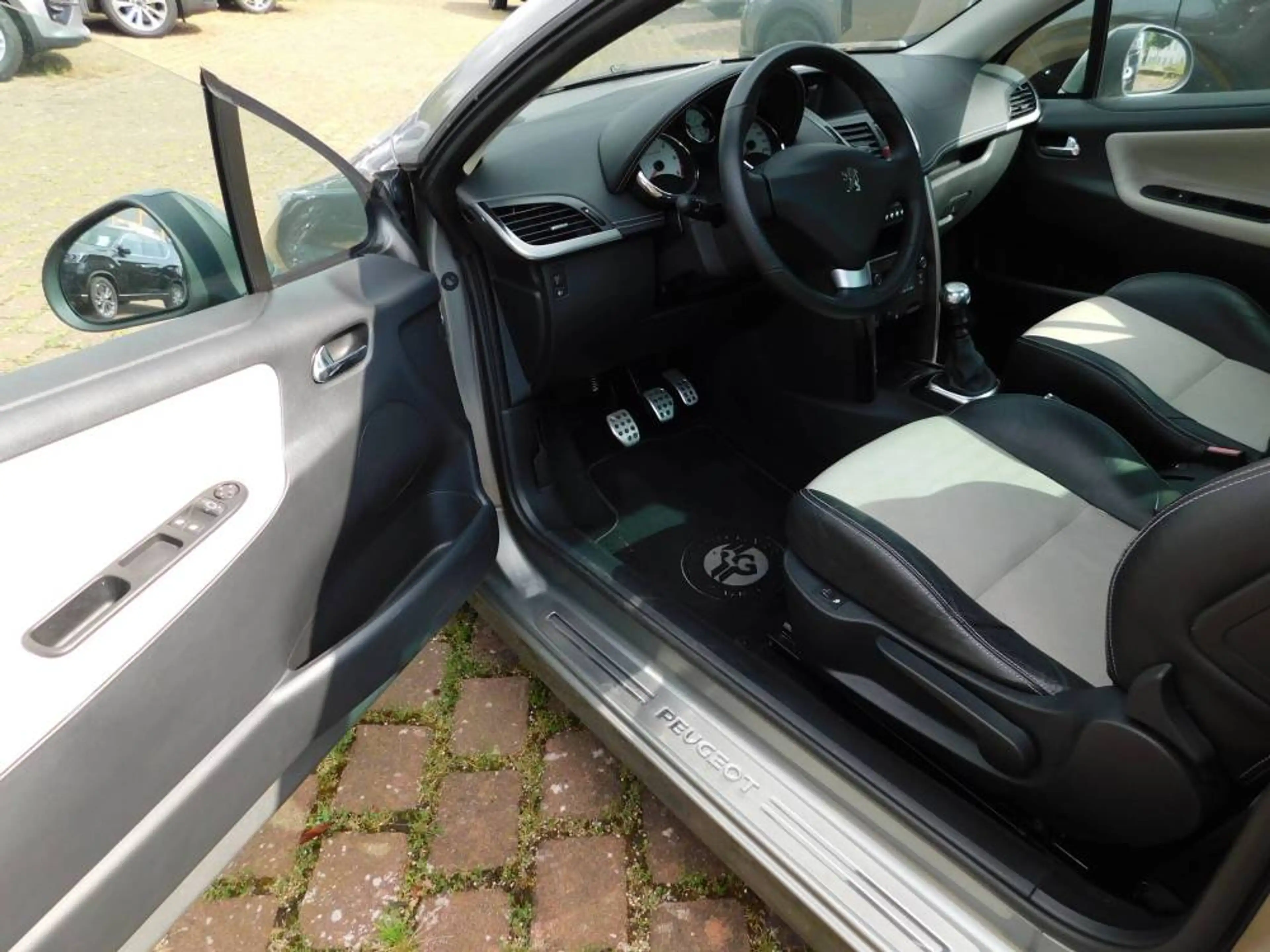 Peugeot 207 CC 1,6 — photo 13