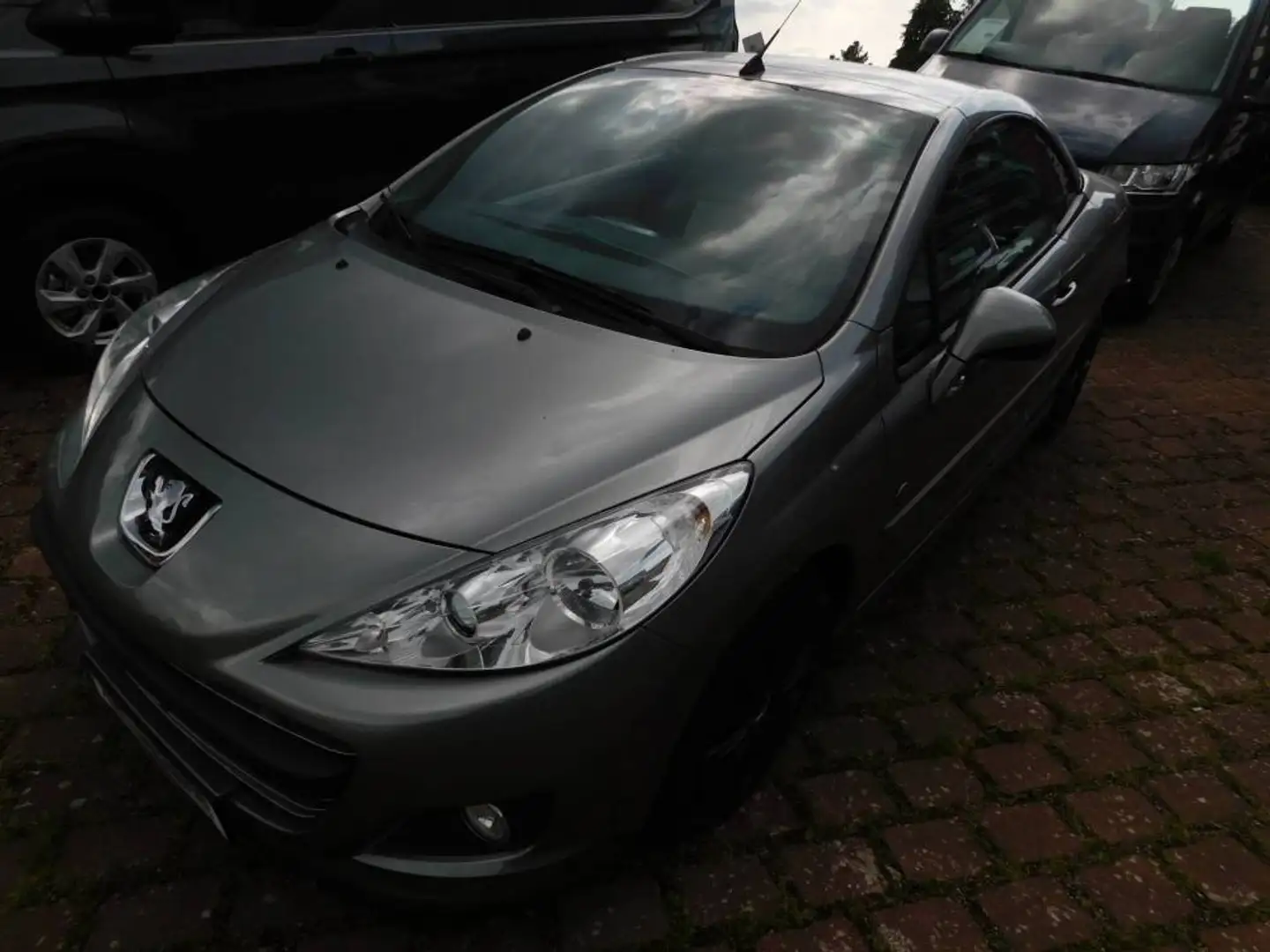 Peugeot 207 CC 1,6 Grau - 1