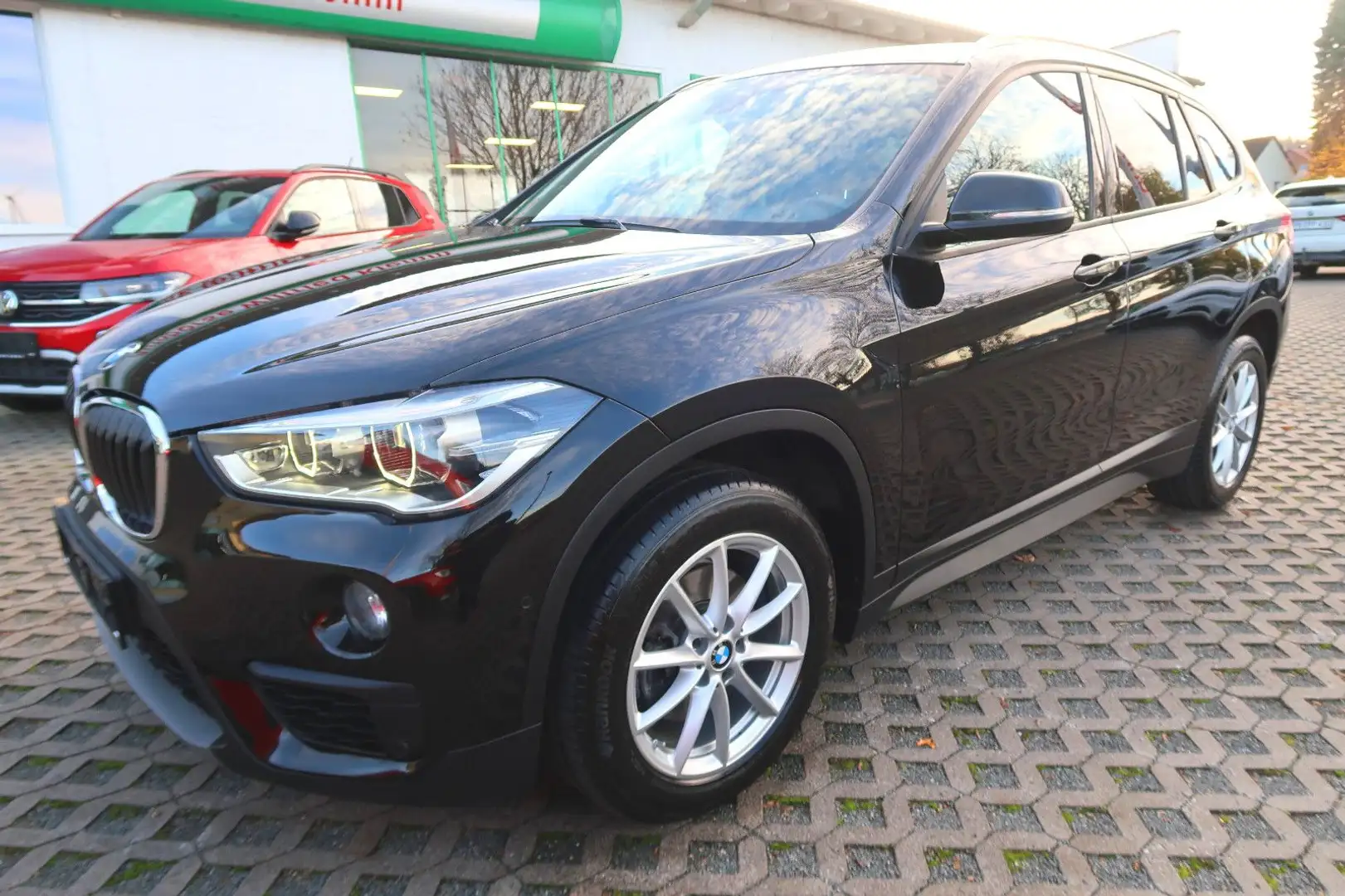 BMW X1 sDr18dAdv"17"LED"AHK"Navi"Klima2Z"Sports"1HdSh Schwarz - 2
