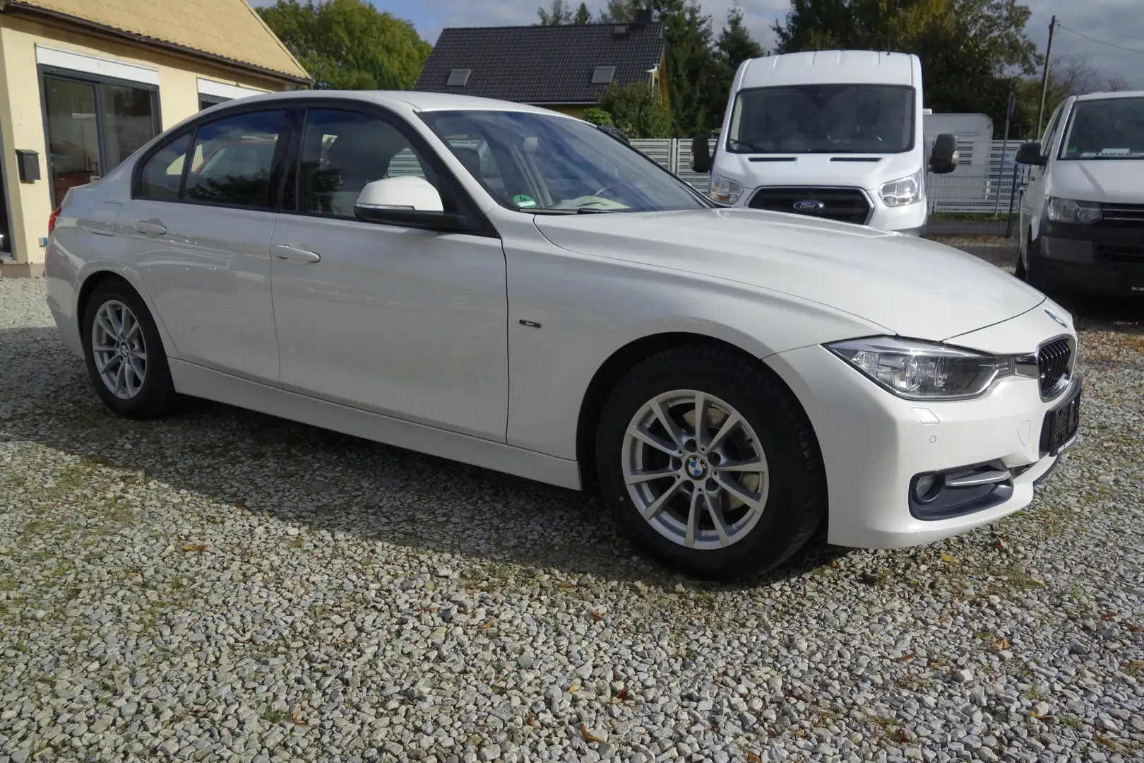 BMW 318 d Bi Xenon / Leder / Navigation / AHZV Weiß - 1