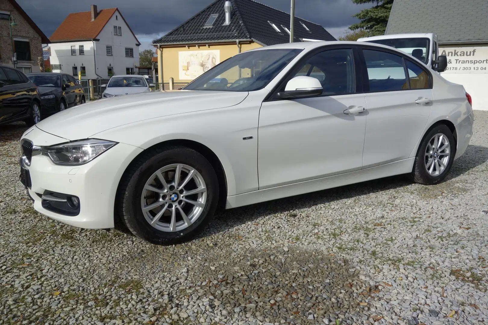 BMW 318 d Bi Xenon / Leder / Navigation / AHZV Weiß - 2