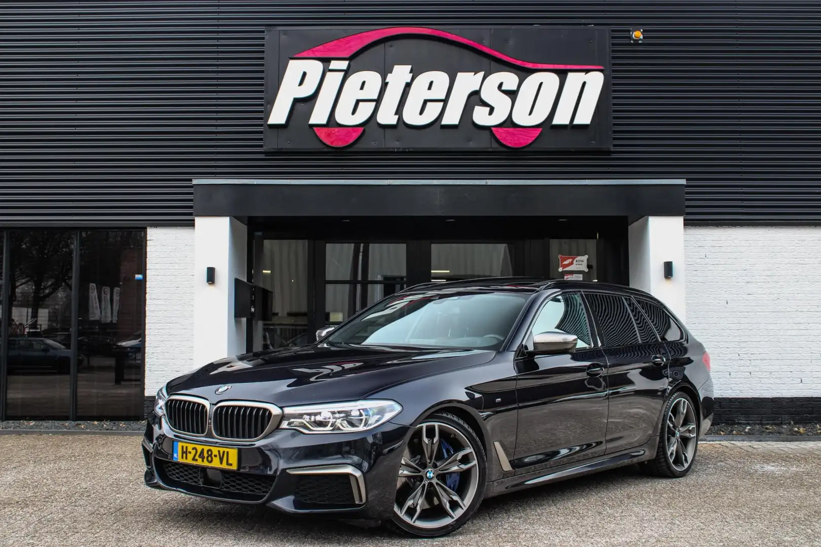 BMW M550 5-serie Touring M550d xDrive PANO DEALER OH ALLE O Negru - 2