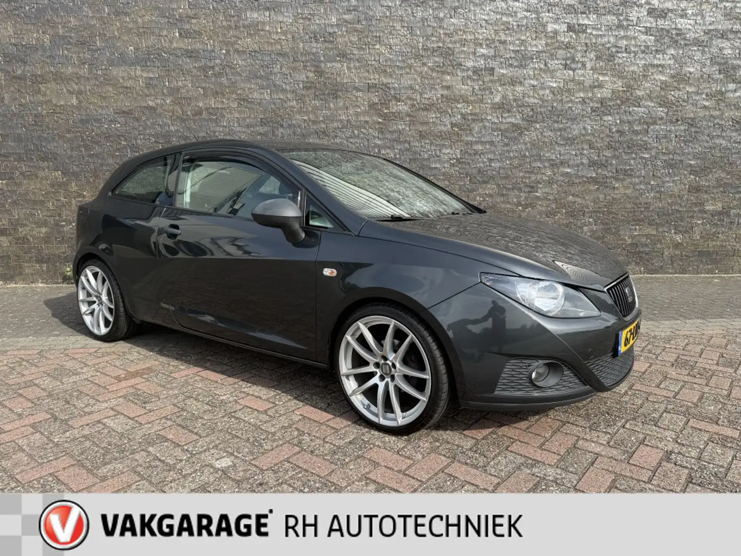 SEAT Ibiza SC 1.4 Spirit Gris - 2