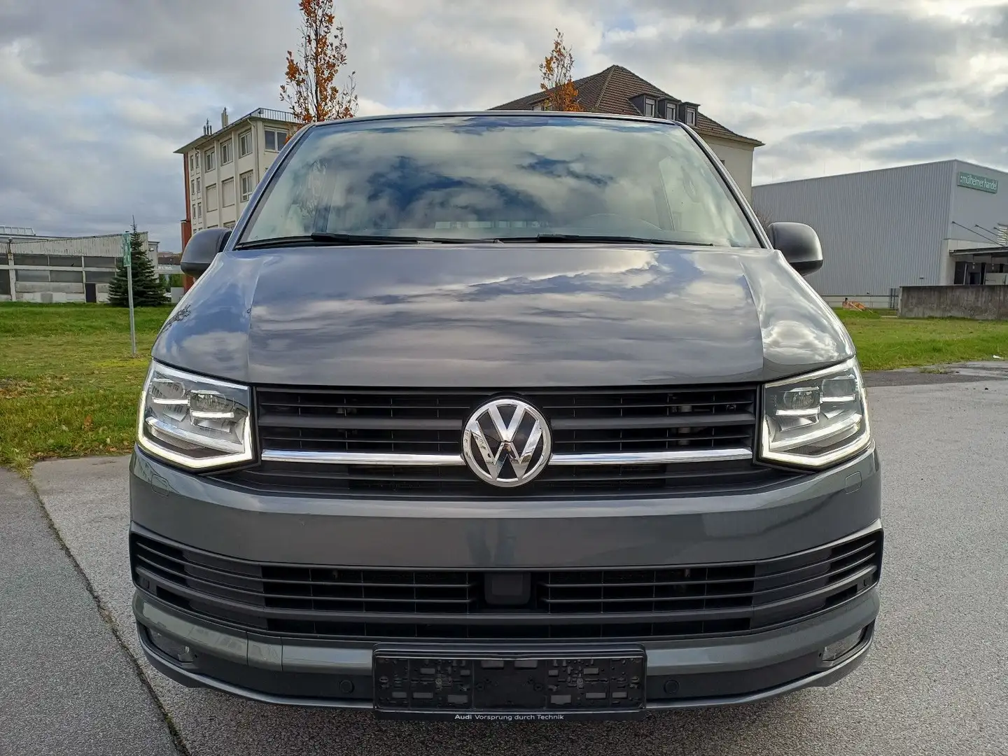 Volkswagen T6 Multivan 2.0TDI DSG Trendline LED/ACC/APP/RFK Gris - 2