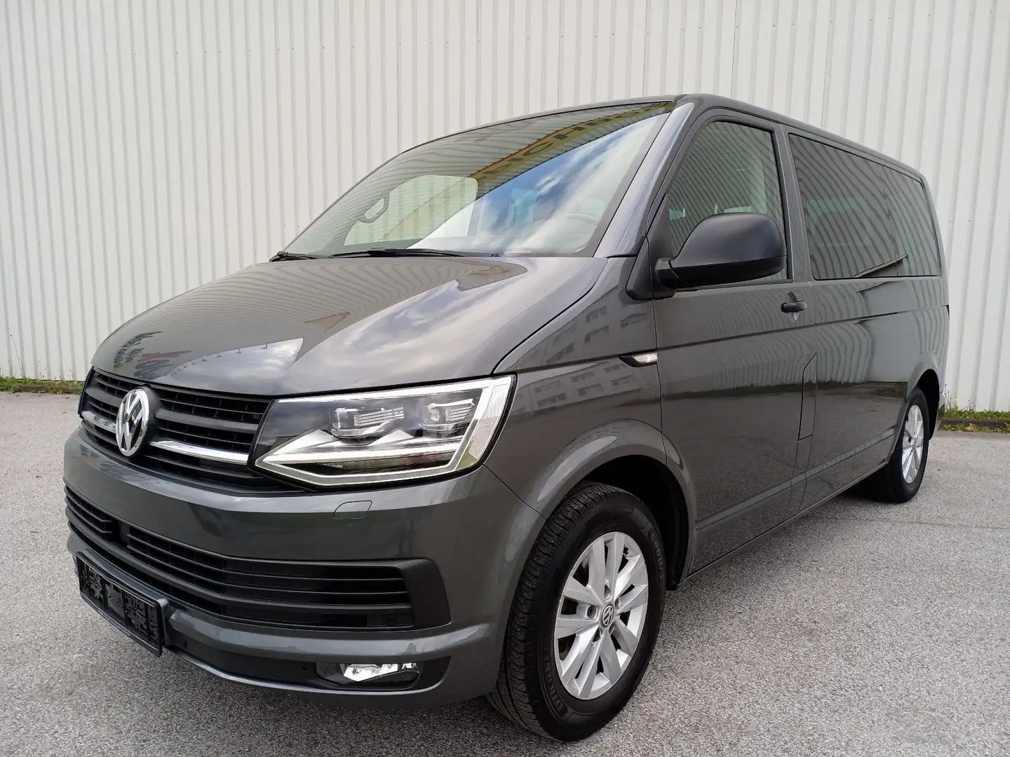 Volkswagen T6 Multivan 2.0TDI DSG Trendline LED/ACC/APP/RFK Gris - 1