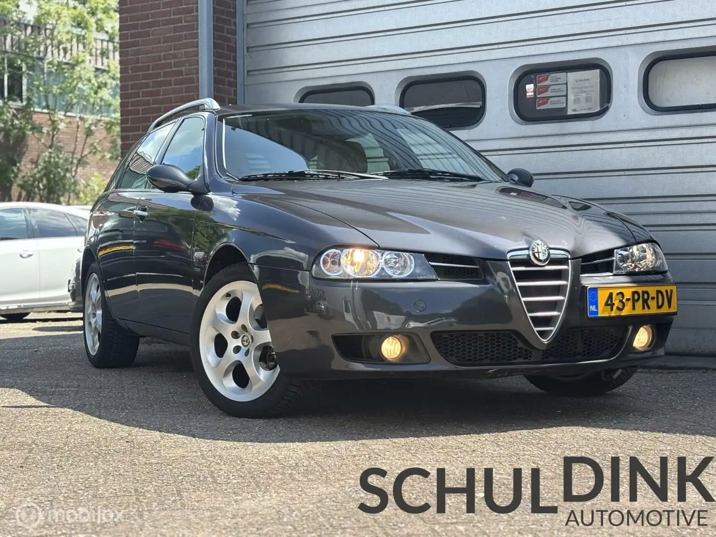 Alfa Romeo 156 Sportwagon 2.0 JTS Distinctive UITSTEKENDE AUTO Grijs - 1