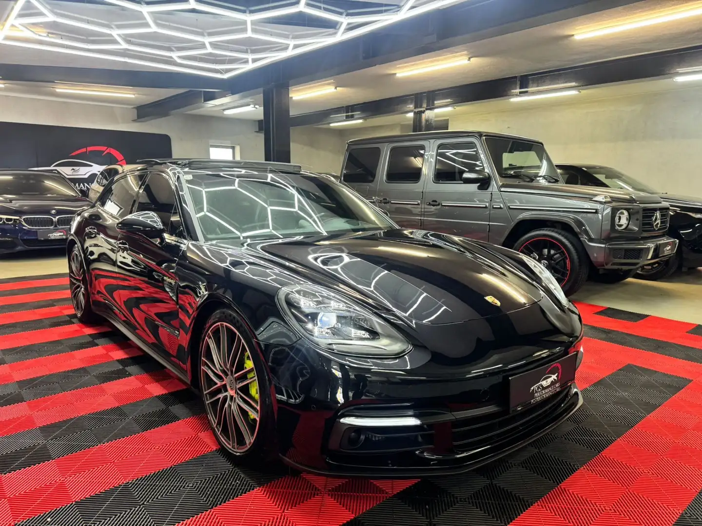 Porsche Panamera 4 E-Hybrid PHEV Sport Turismo Aut. Schwarz - 2