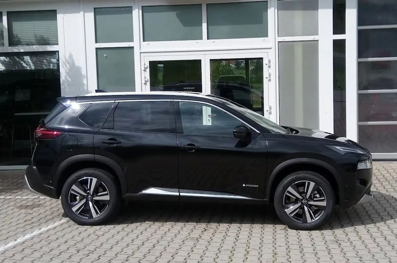 Nissan X-Trail 1.5VC-T e-POWER e-4ORCE AT Tekna+ Schwarz - 2