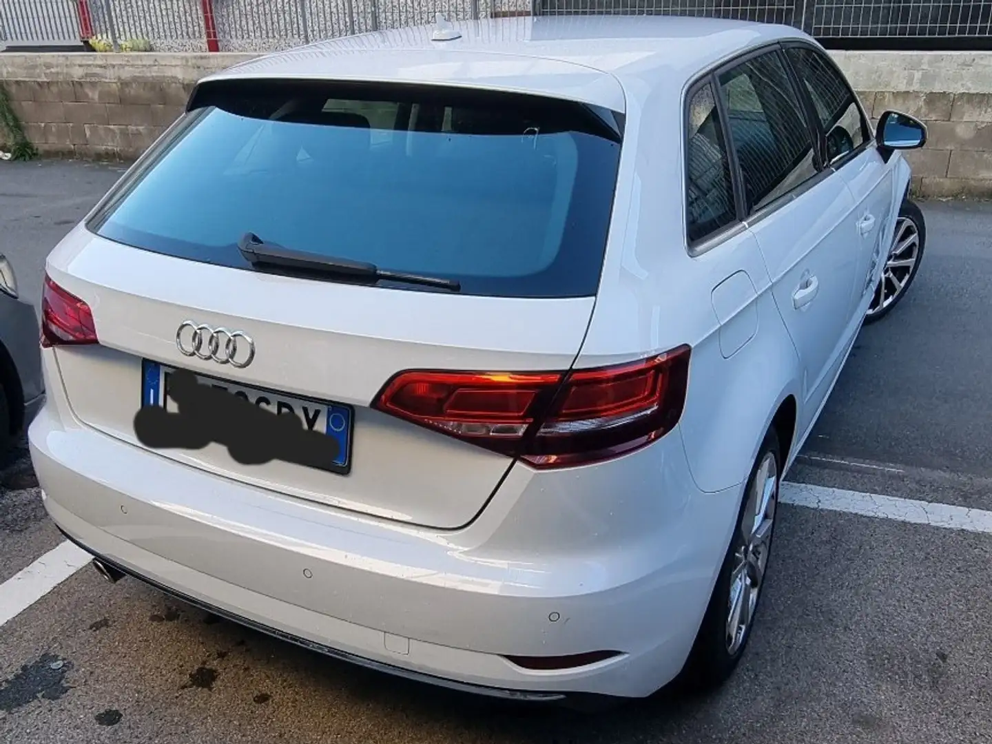 Audi A3 Sportback 1.6 tdi Design 116cv s-tronic Bianco - 2