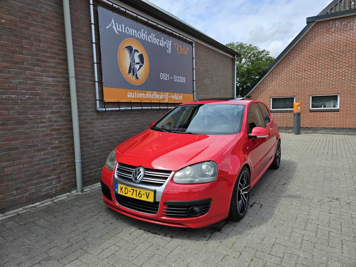 Volkswagen Golf 1.4 TSI Trendline Red - 1