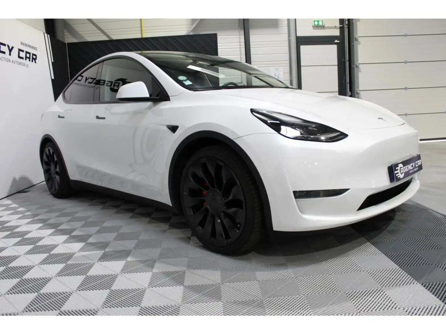 Tesla Model Y AWD Performance - PILOTE AUTO AMELIORE - ATTELAGE Blanc - 2