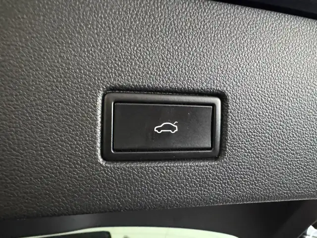 Volkswagen T-Roc view 14