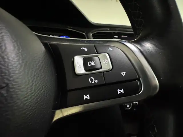 Volkswagen T-Roc view 13