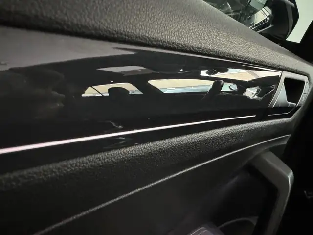 Volkswagen T-Roc view 15