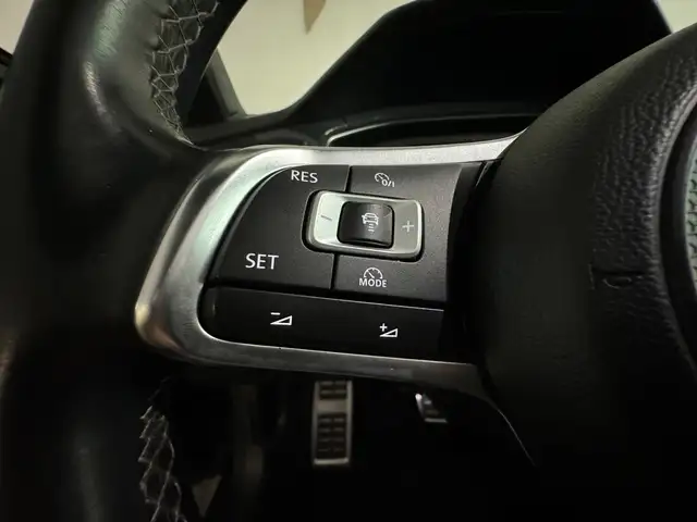 Volkswagen T-Roc view 12