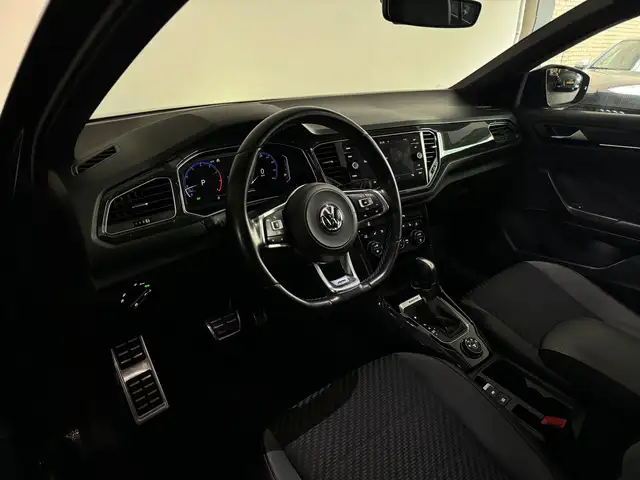 Volkswagen T-Roc view 9