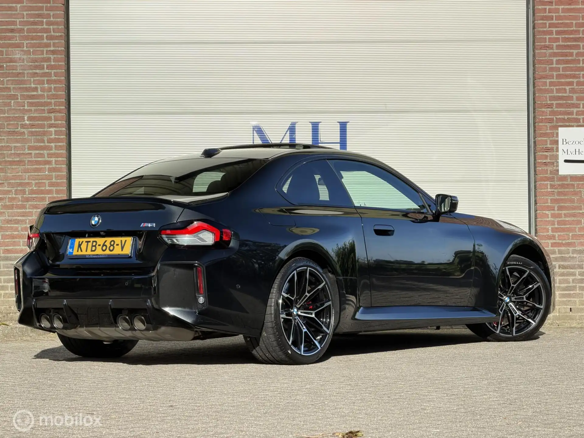 BMW M2 2024 검정 사진 5