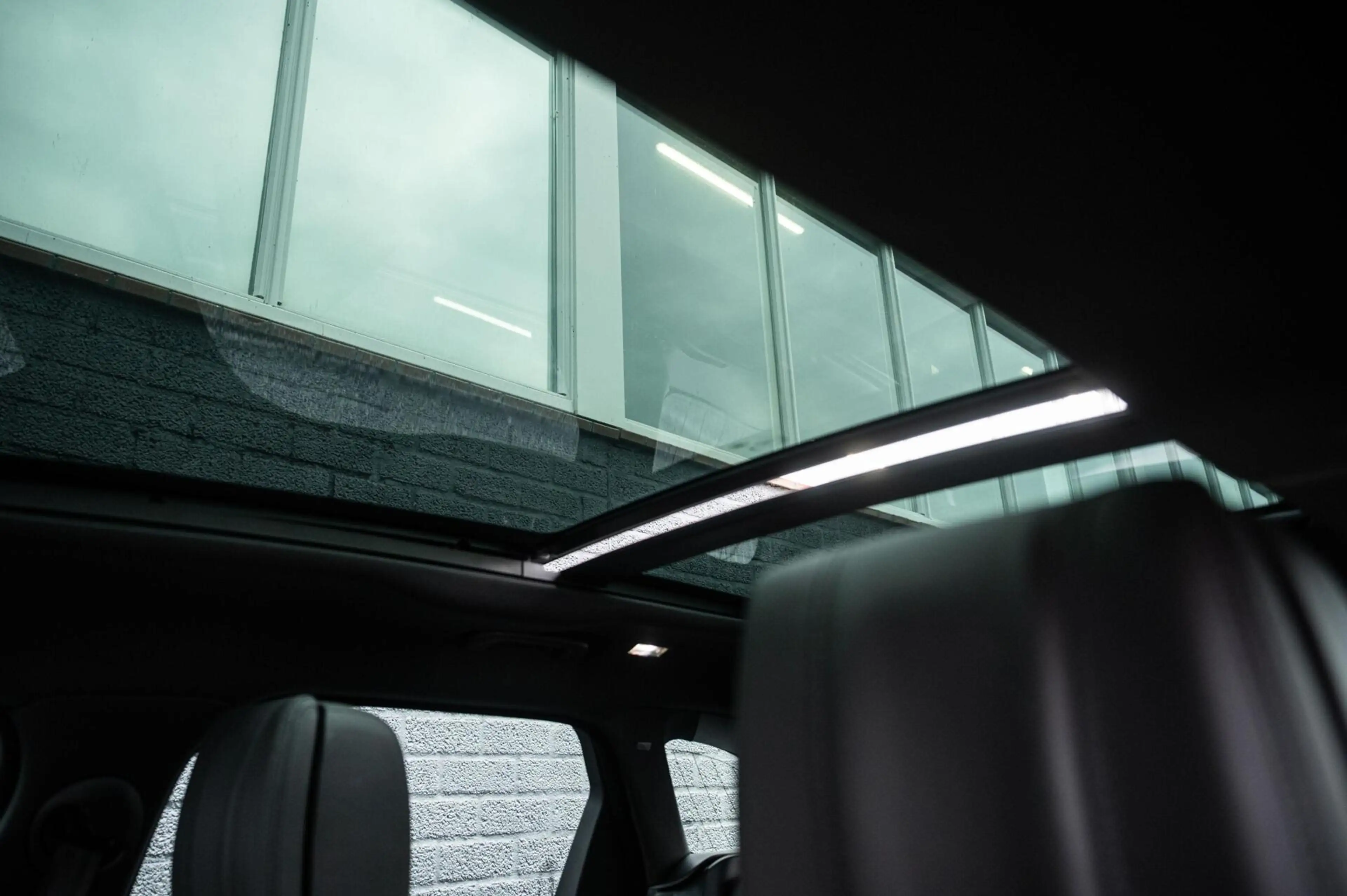 Land Rover Range Rover Velar 2.0 P400e AWD Dynamic HSE PHEV PANO LEDER MERIDIAN — photo 28