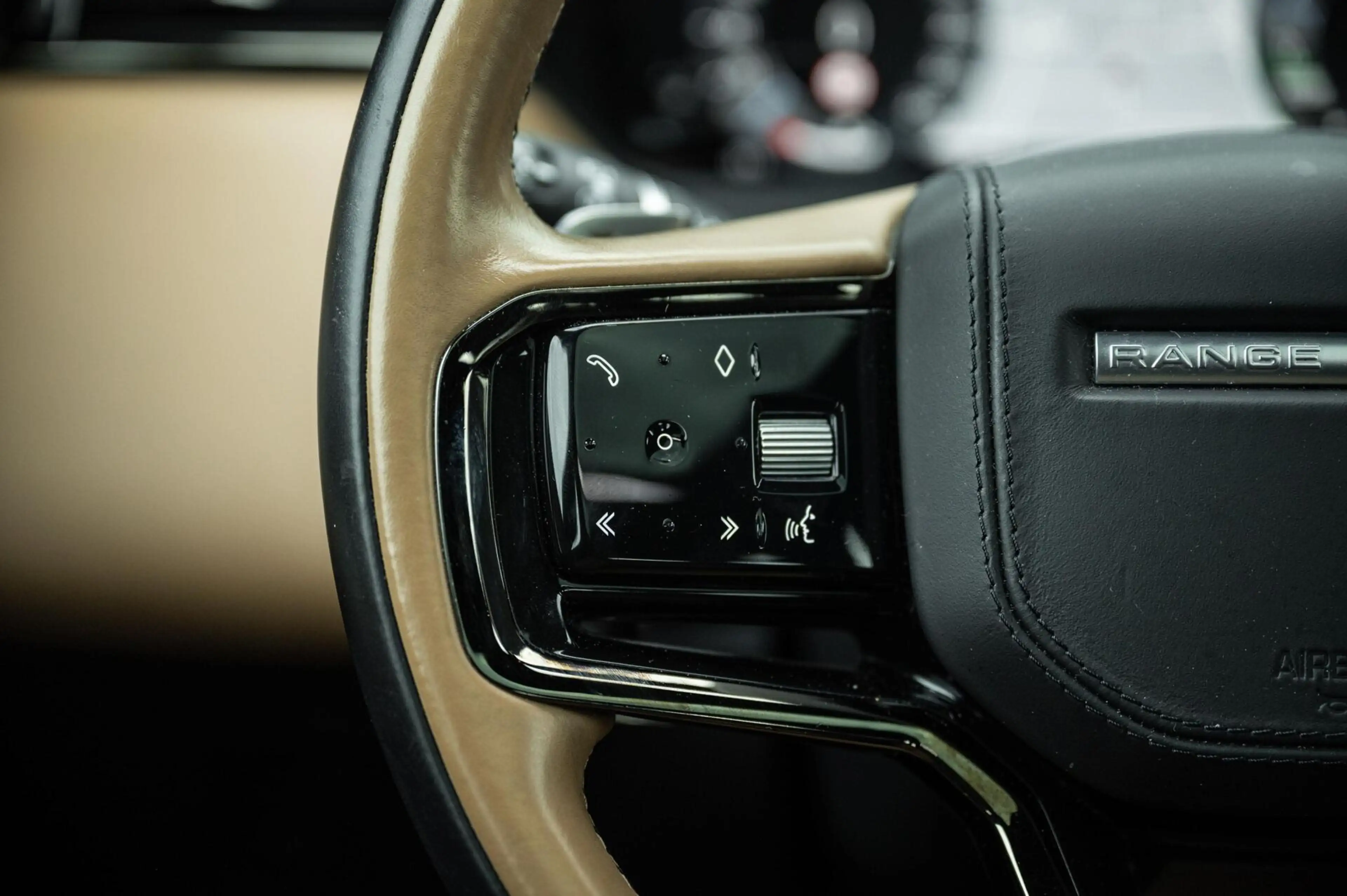 Land Rover Range Rover Velar 2.0 P400e AWD Dynamic HSE PHEV PANO LEDER MERIDIAN — photo 14