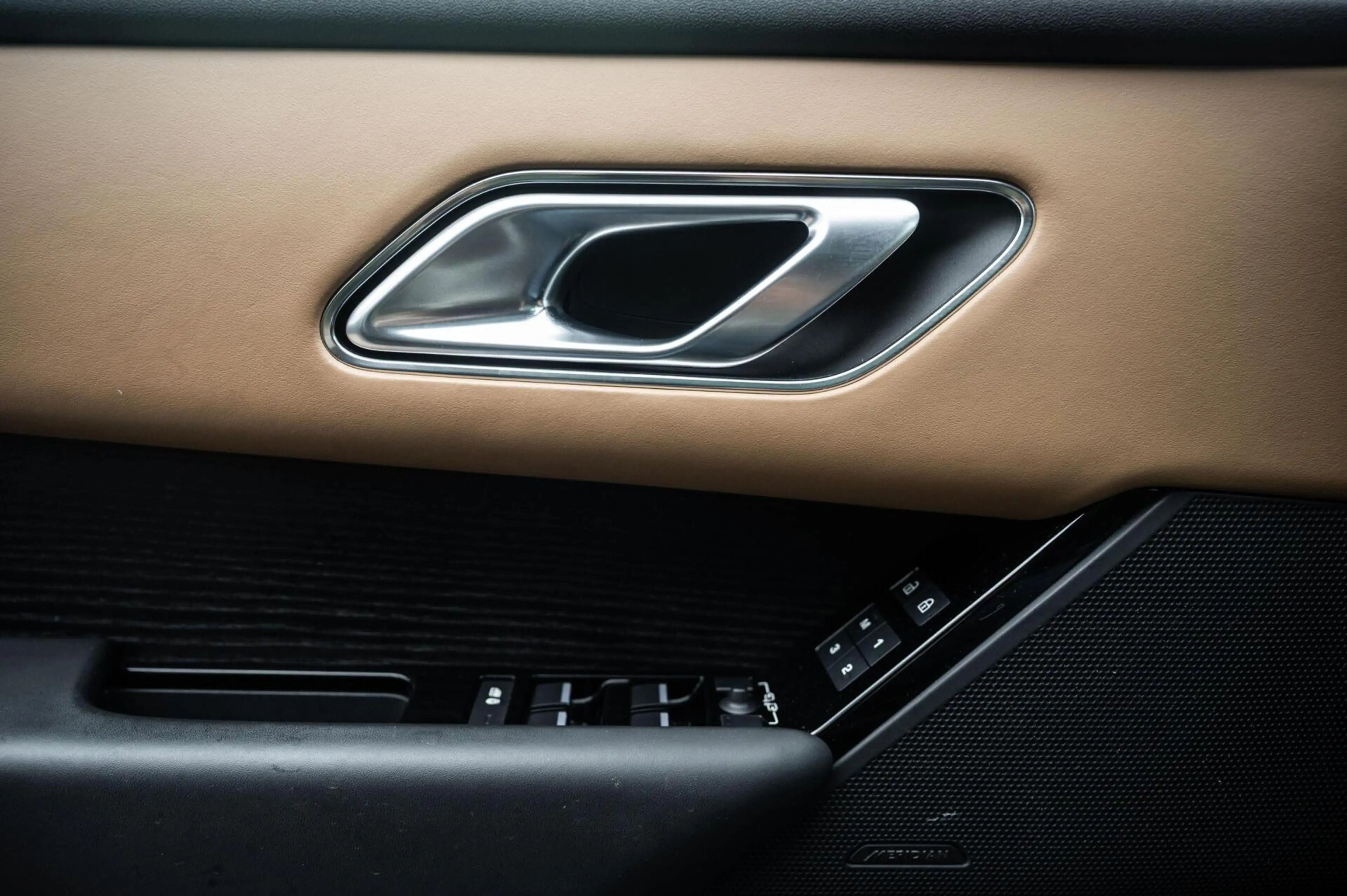 Land Rover Range Rover Velar 2.0 P400e AWD Dynamic HSE PHEV PANO LEDER MERIDIAN — photo 27