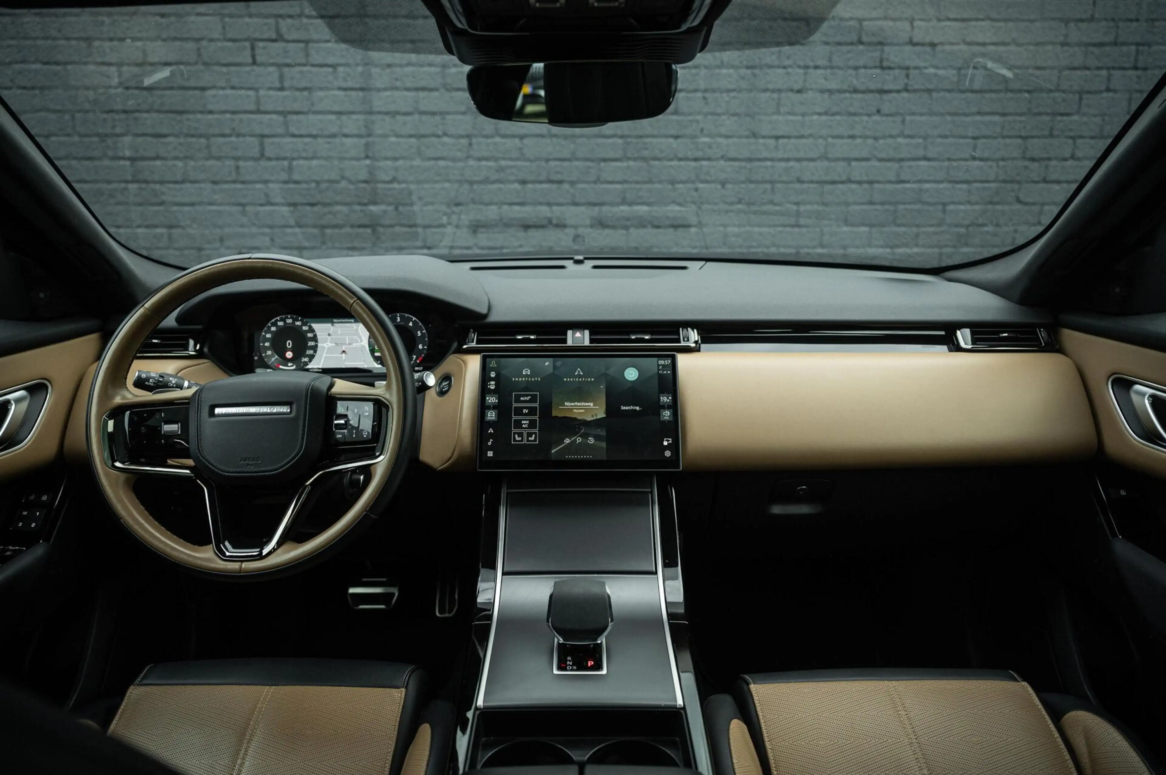 Land Rover Range Rover Velar 2.0 P400e AWD Dynamic HSE PHEV PANO LEDER MERIDIAN — photo 4
