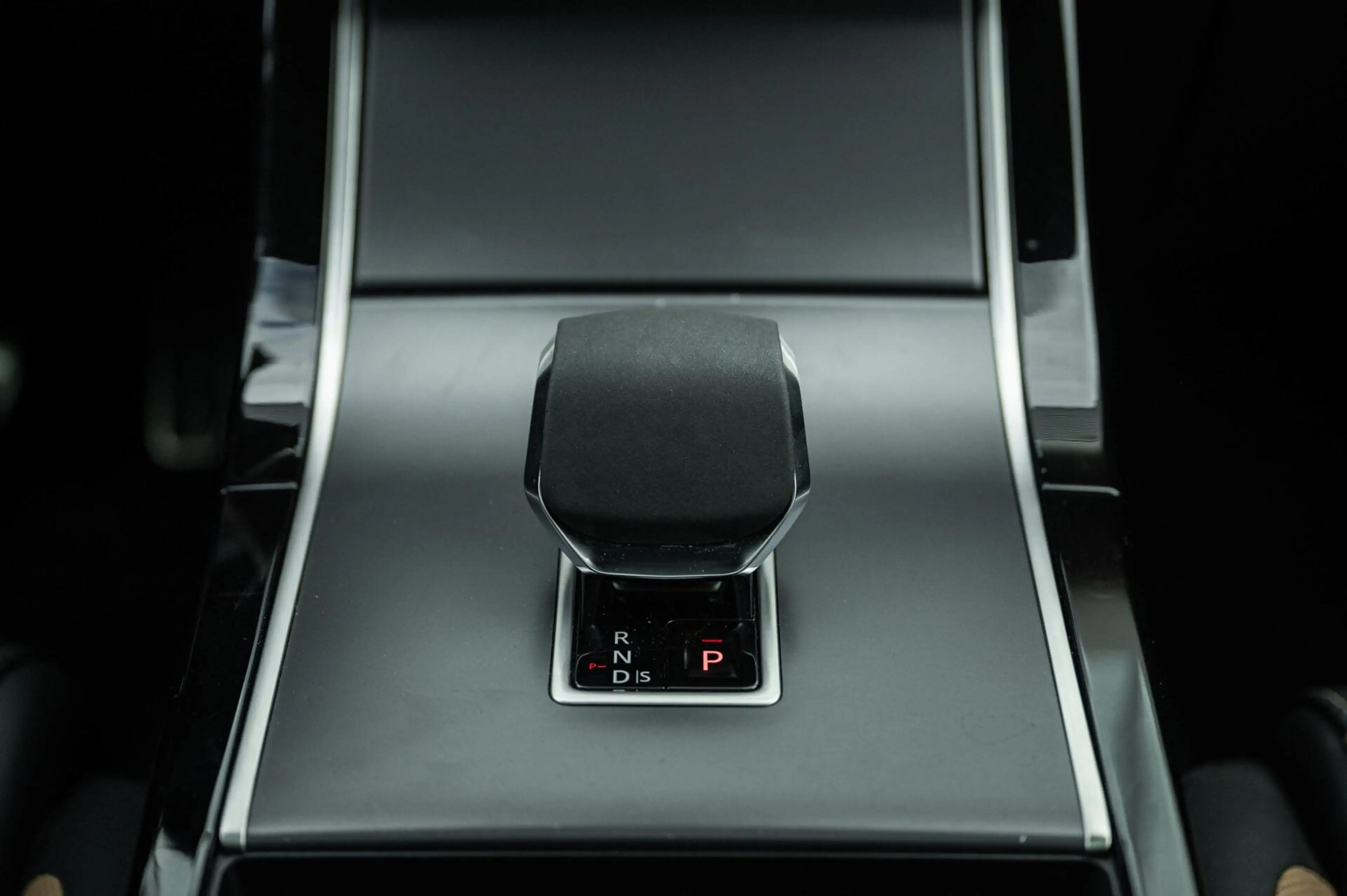 Land Rover Range Rover Velar 2.0 P400e AWD Dynamic HSE PHEV PANO LEDER MERIDIAN — photo 16