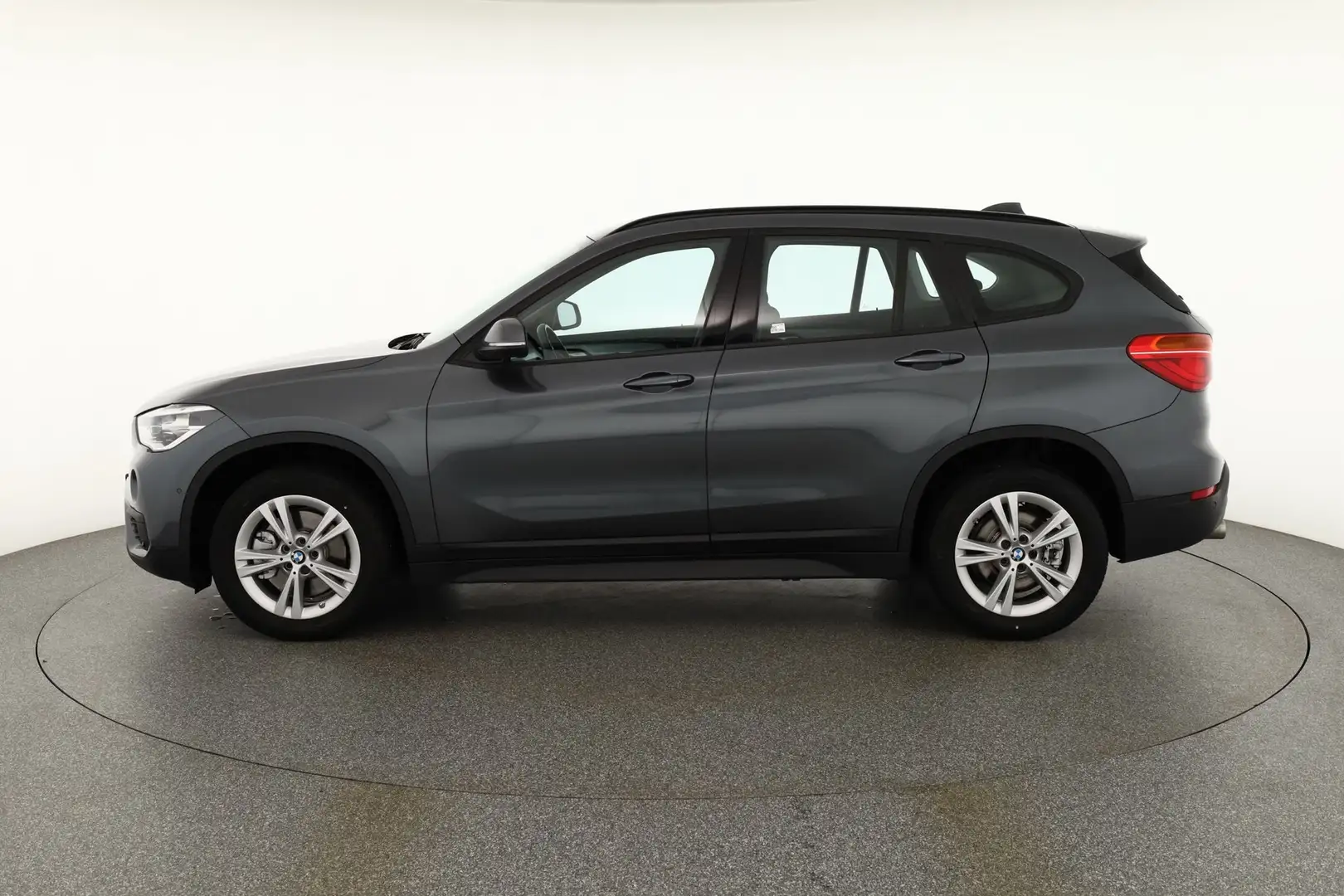 BMW X1 sDrive20i Advantage LED Navi AHK Kamera ACC Gris - 2