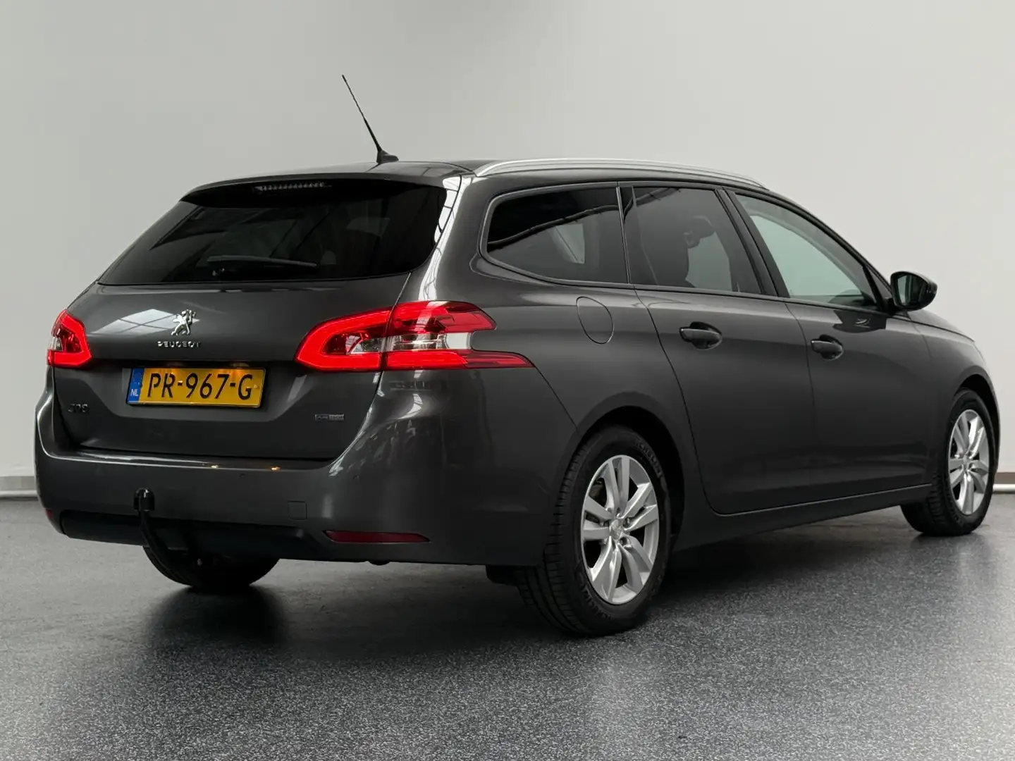 Peugeot 308 SW 1.2 PureTech Blue Lease Executive | Panorama | Grijs - 2