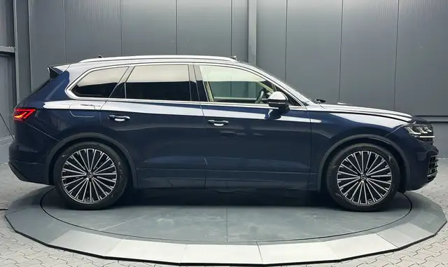 Volkswagen Touareg view 6