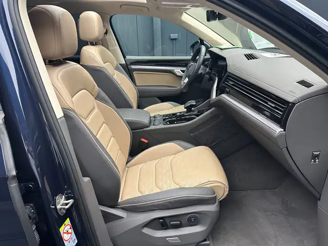 Volkswagen Touareg view 11