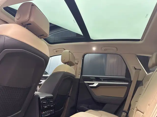 Volkswagen Touareg view 10