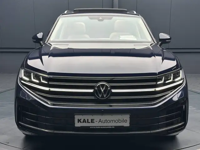 Volkswagen Touareg view 8