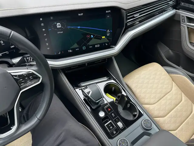 Volkswagen Touareg view 21