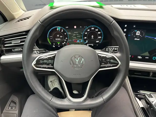 Volkswagen Touareg view 19