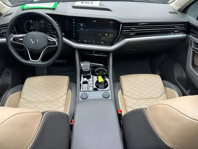 Volkswagen Touareg view 13