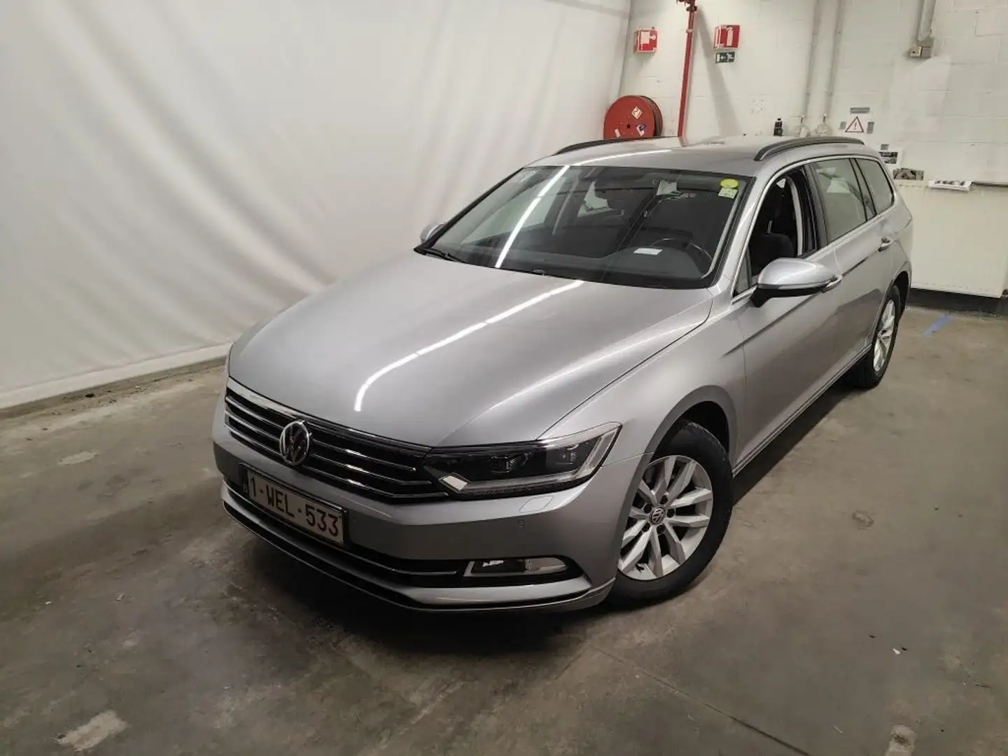 Volkswagen Passat Variant 1.6TDi 120 Style DSG *LED-NAVI-CAMERA-ATTELAGE* Argent - 2