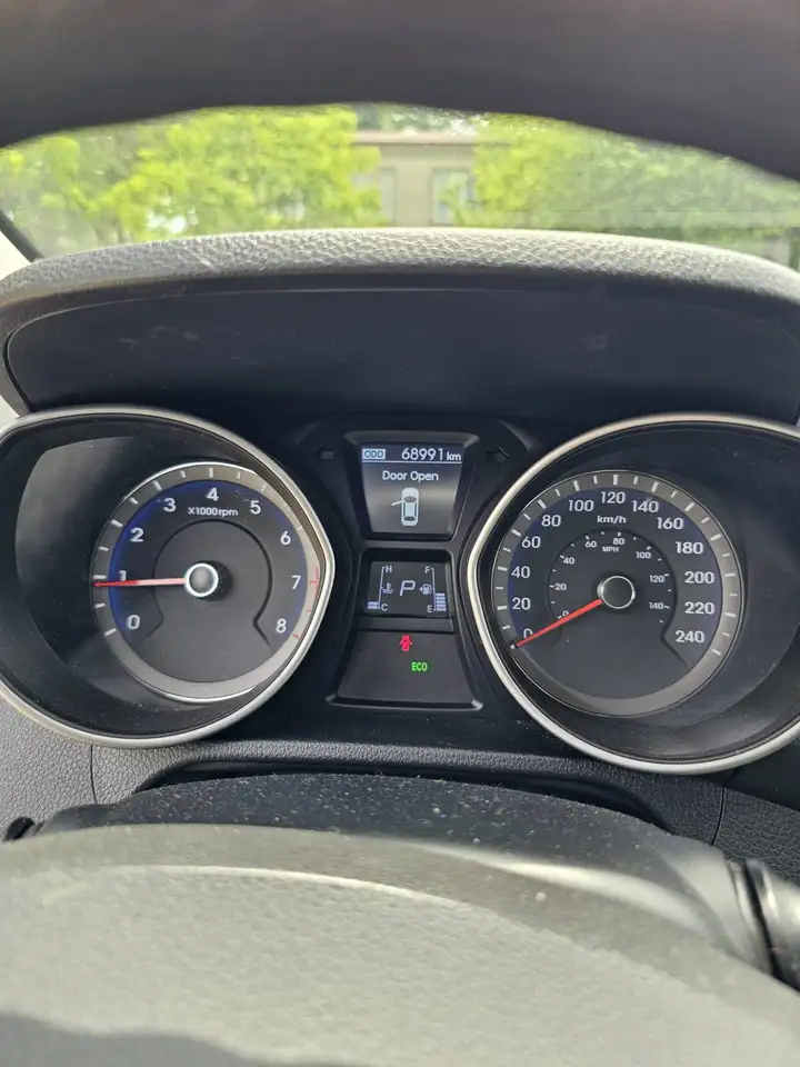 Hyundai ELANTRA снимка Hyundai ELANTRA