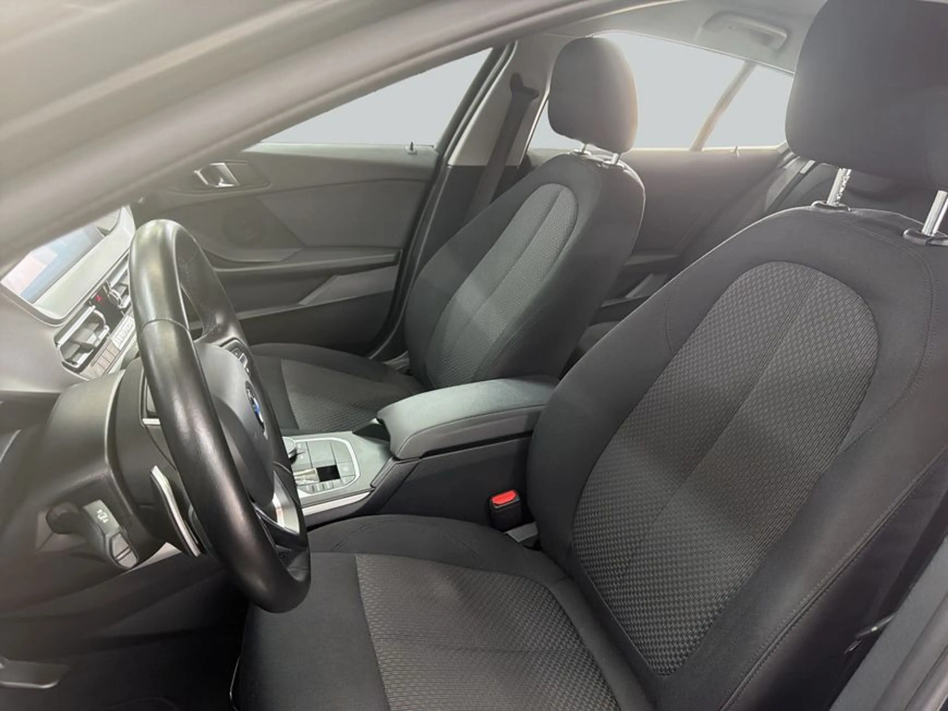 BMW 120 i Aut. Advantage LED HeadUp SHZ PDC — photo 11