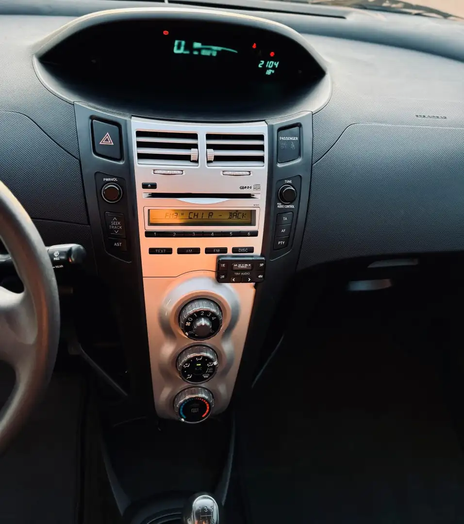 Toyota Yaris Yaris 65 VVT-i Linéa Techno Gris - 1